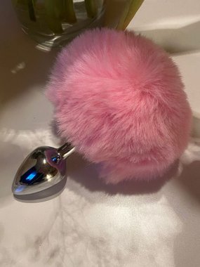 N69 Bunny aluminiowy ozdobny z puszystym ogonkiem różowy