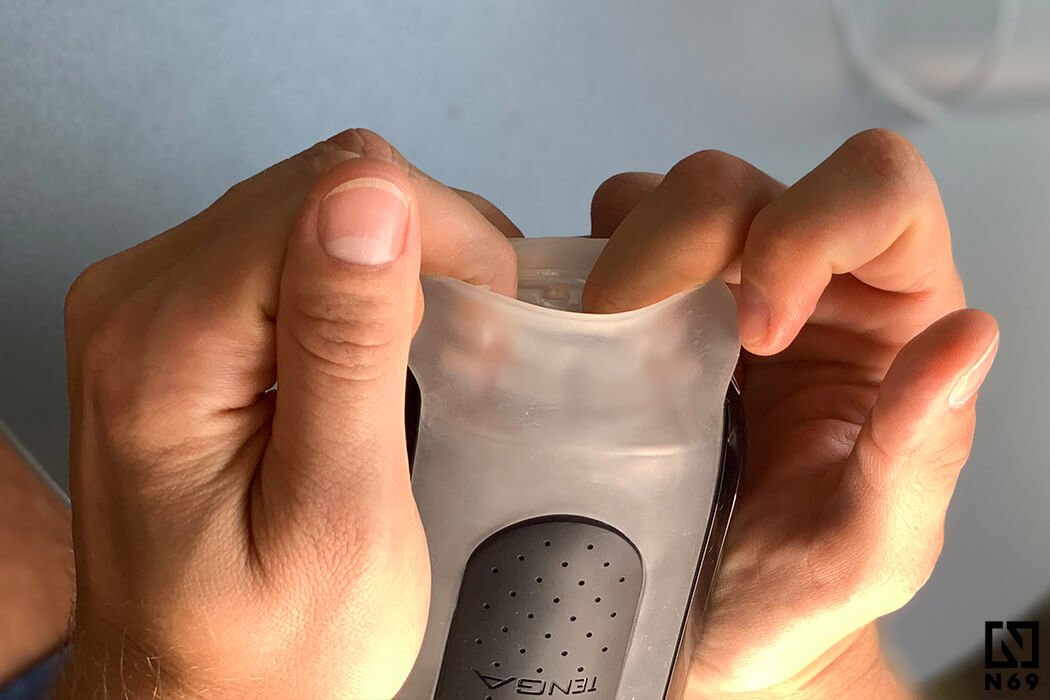 tenga-flip-zero-black-otwieranie