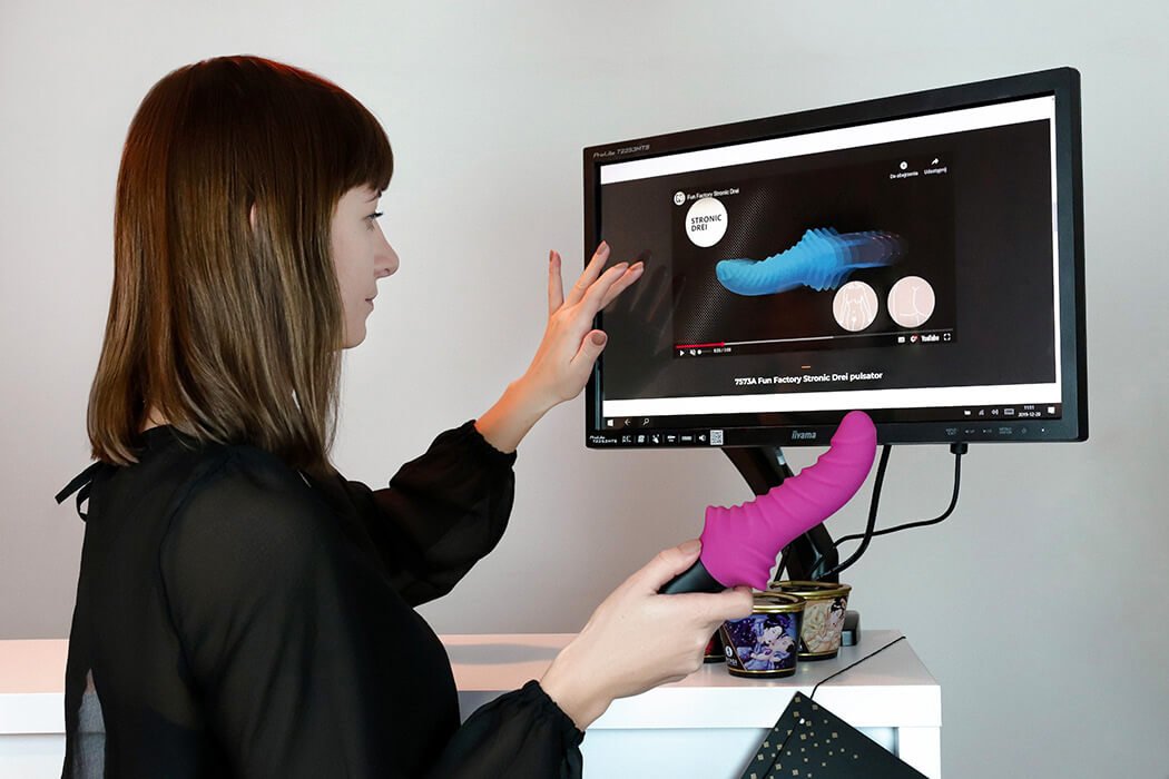 sex shop Warszawa ekran dotykowy w sklepie stacjonarnym N69